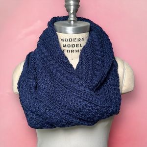Gap Chunky Cable Twist Knit Cowl neck/Infinity Scarf Dark Blue